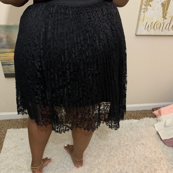 Classy black lace skirt - Picture 2 of 2